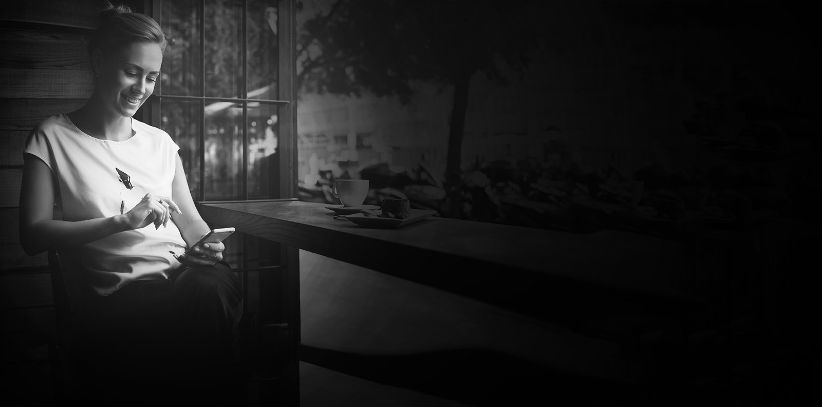 Homepage Corousel Banner Womanonphone 1600x794